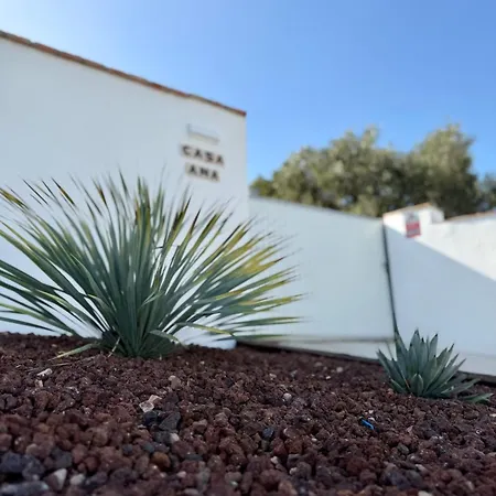 Casa Ana & וילה קוניל דה לה פרונטרה